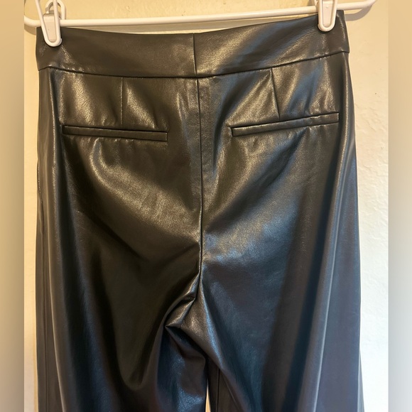 Alice + Olivia NWT Dylan Faux Leather Wide Leg in Black, size 4 - Picture 10 of 12